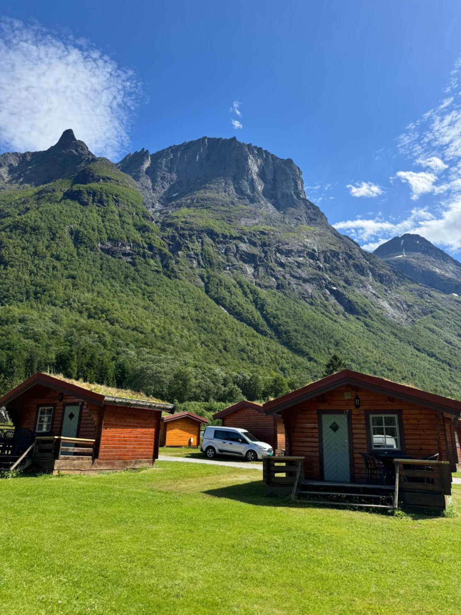 Trollstigen Camping And Gjestegard Andalsnes Ngoại thất bức ảnh