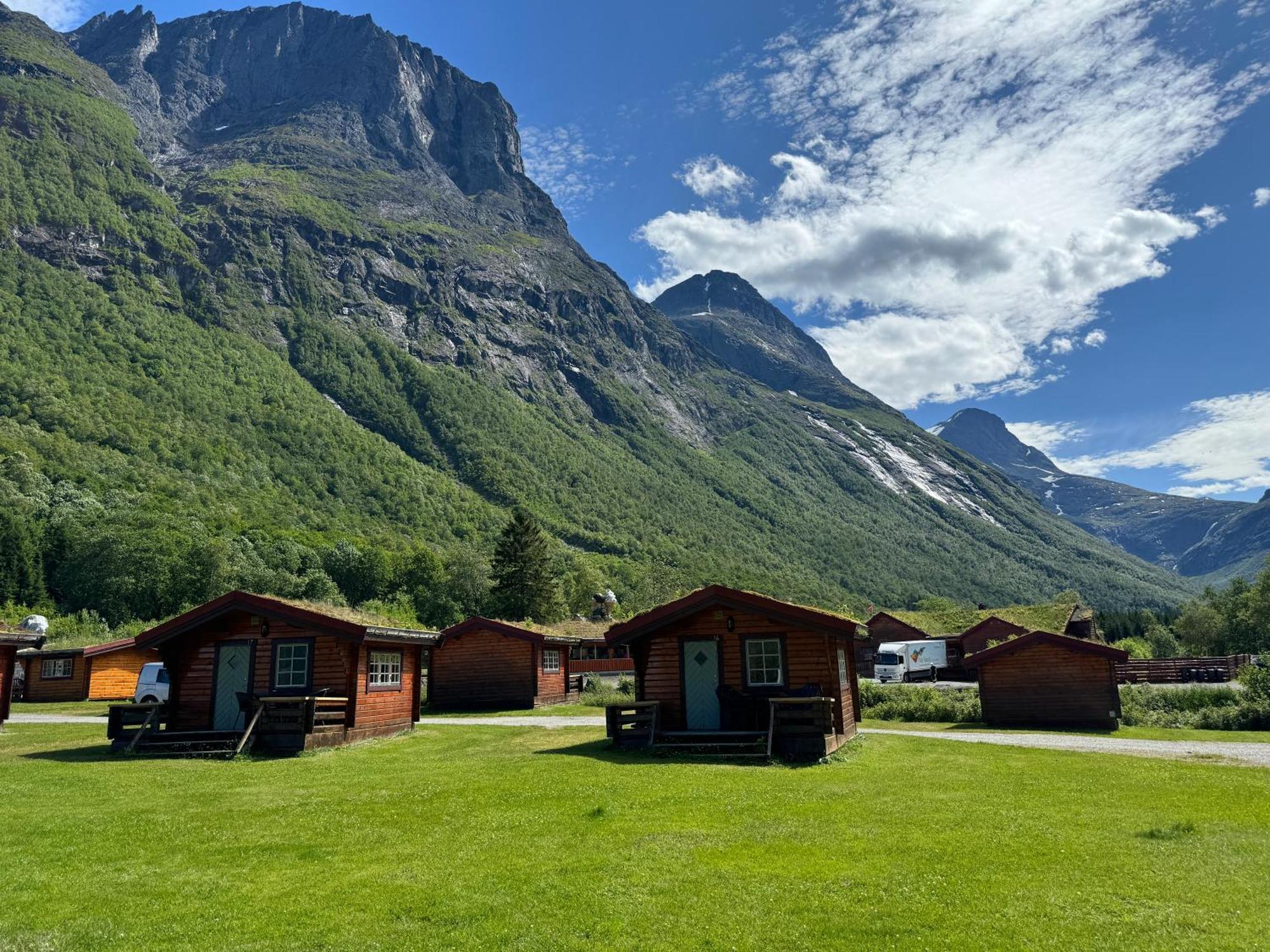 Trollstigen Camping And Gjestegard Andalsnes Ngoại thất bức ảnh